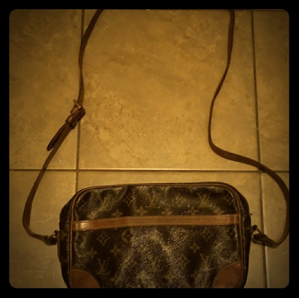 Authentic LOUIS VUITTON crossbody